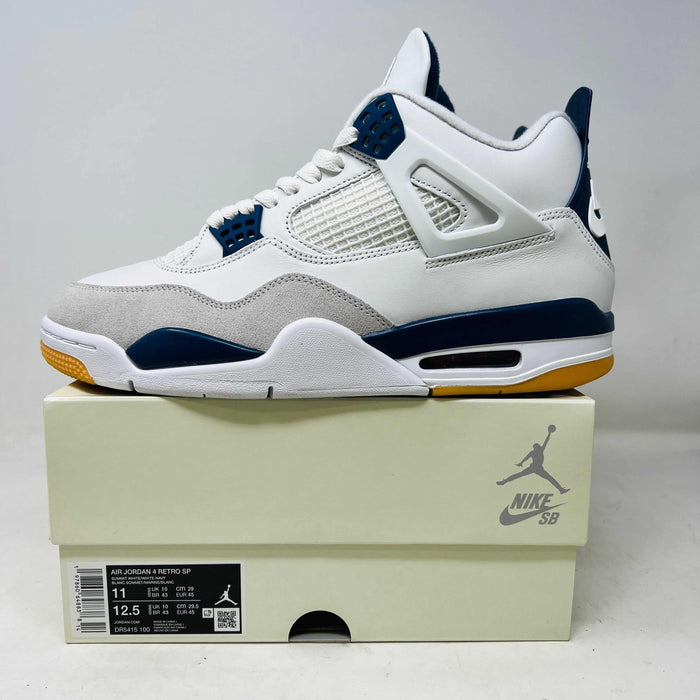 Jordan 4 Retro SB Navy sneaker with white, navy, and grey color on Nike SB box, 2023 model