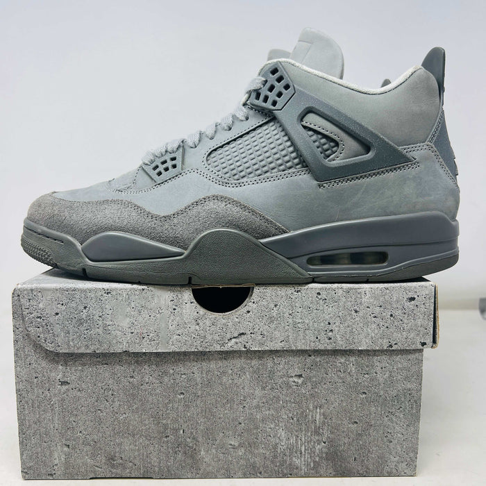 Jordan 4 Retro SE Paris Olympics Wet Cement sneaker in grey tones on matching shoebox, 2025 edition