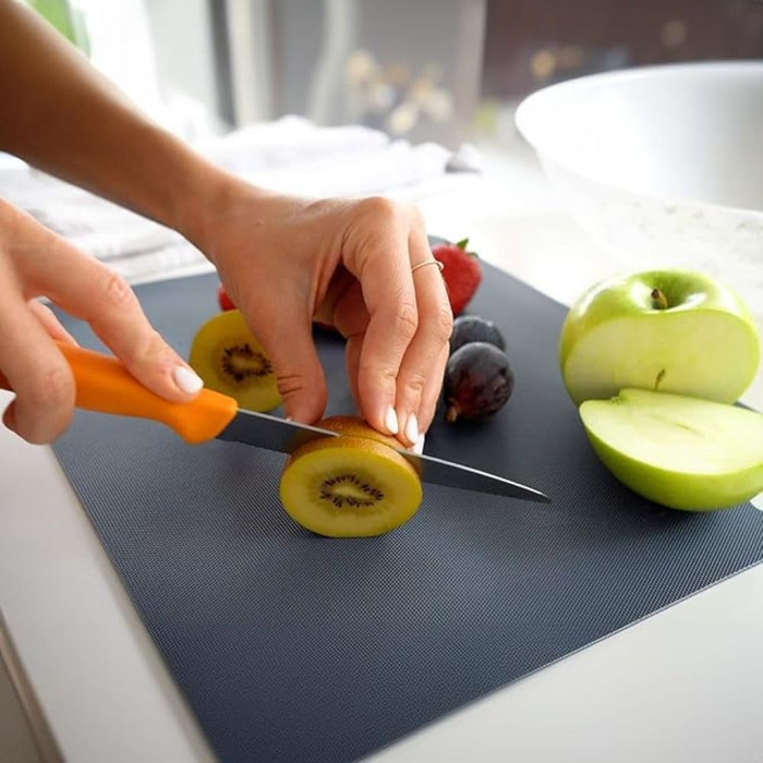 cutting board 18L close-up detail