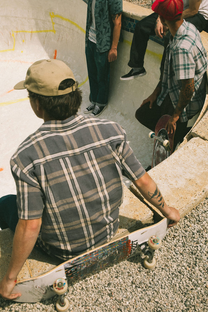Men's Charter Linen Blend S/S Shirt in the color Charcoal/Beige Plaid - Men's Lifestyle image