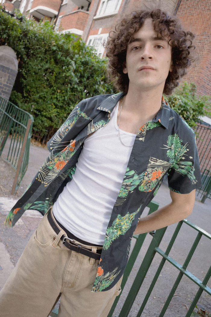 Men's Charter Print Shirt in the color Black/Floral - Men's Lifestyle 2.0