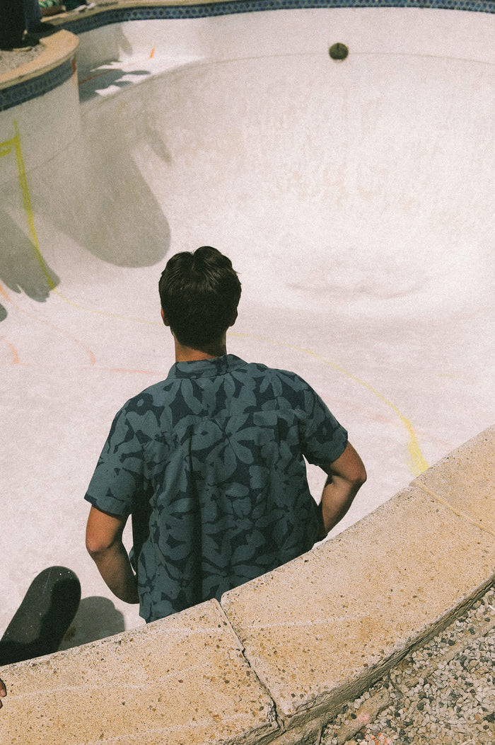 Men's Charter Print S/S Shirt in the color Washed Navy/Azure Blue Floral - Men's Lifestyle image