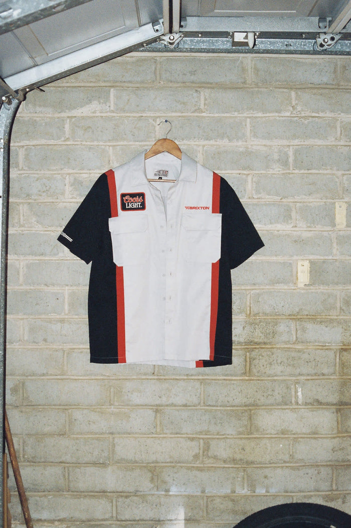 Men's Coors Light Shake Down S/S Shirt in the color Silver/Black - Men's Lifestyle image