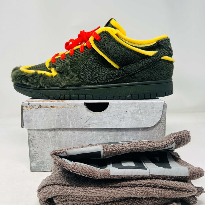 Nike Dunk Low Cactus Plant Flea Market Swamp Sponge Sequoia sneaker in green with yellow and red accents on gray shoe box with accessories