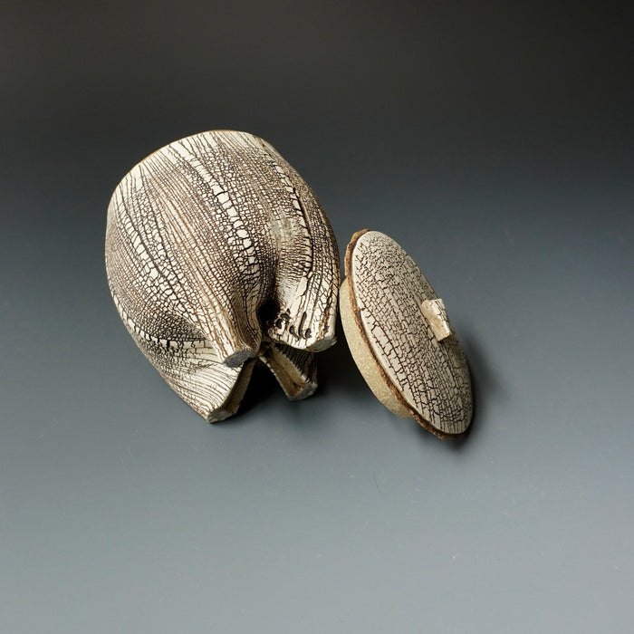 Lidded tea cup