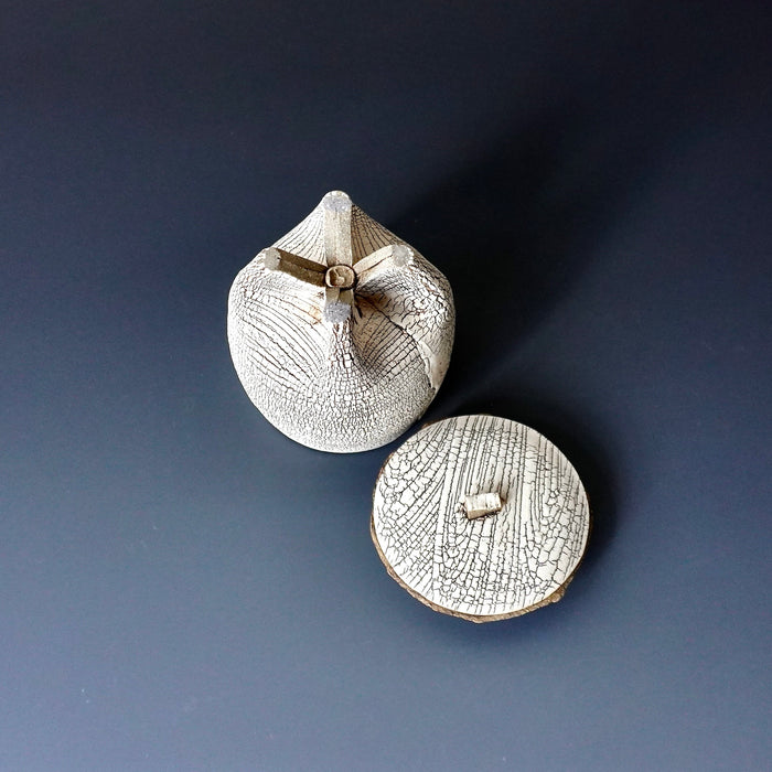 Lidded tea cup