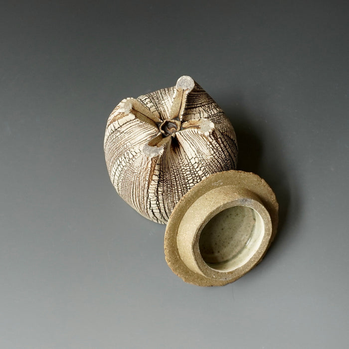 Lidded tea cup