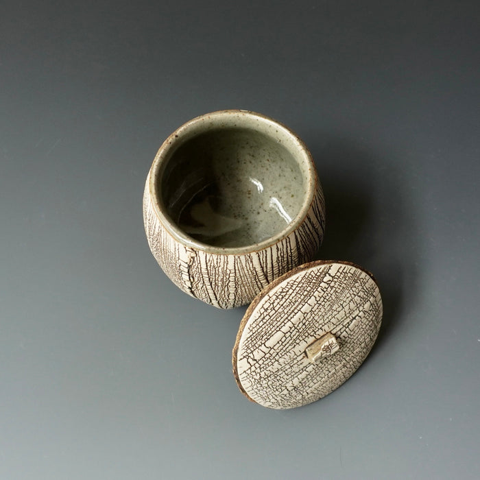 Lidded tea cup