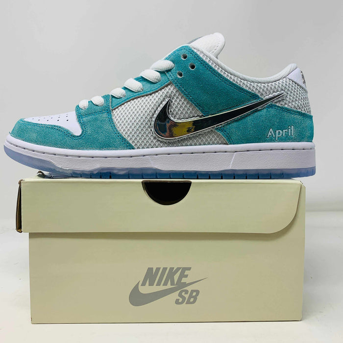 Nike SB Dunk Low April Skateboards 2023 brand new sneakers with extra white laces in good box condition
