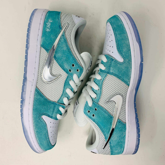 Nike SB Dunk Low April Skateboards 2023 with extra white laces and good box condition.