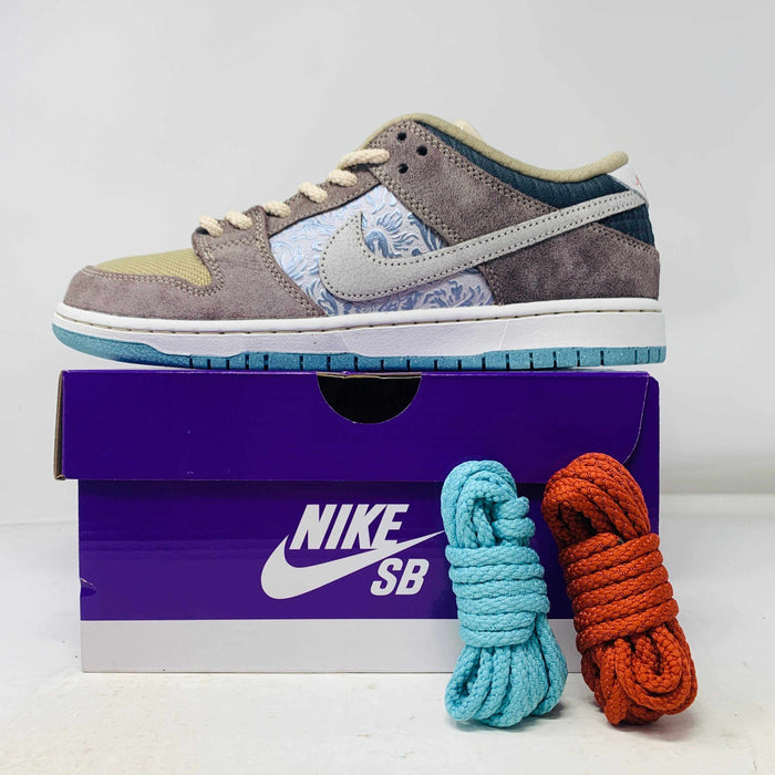 Nike SB Dunk Low 2024 brand new sneakers with blue and orange laces in good box condition