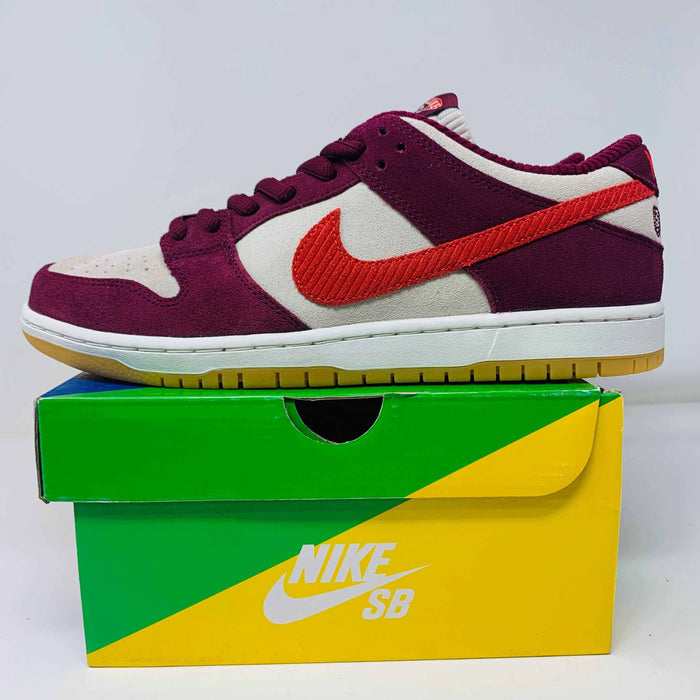 Nike SB Dunk Low Skate Like a Girl sneakers 2022 model, brand new, on a colorful Nike SB box.