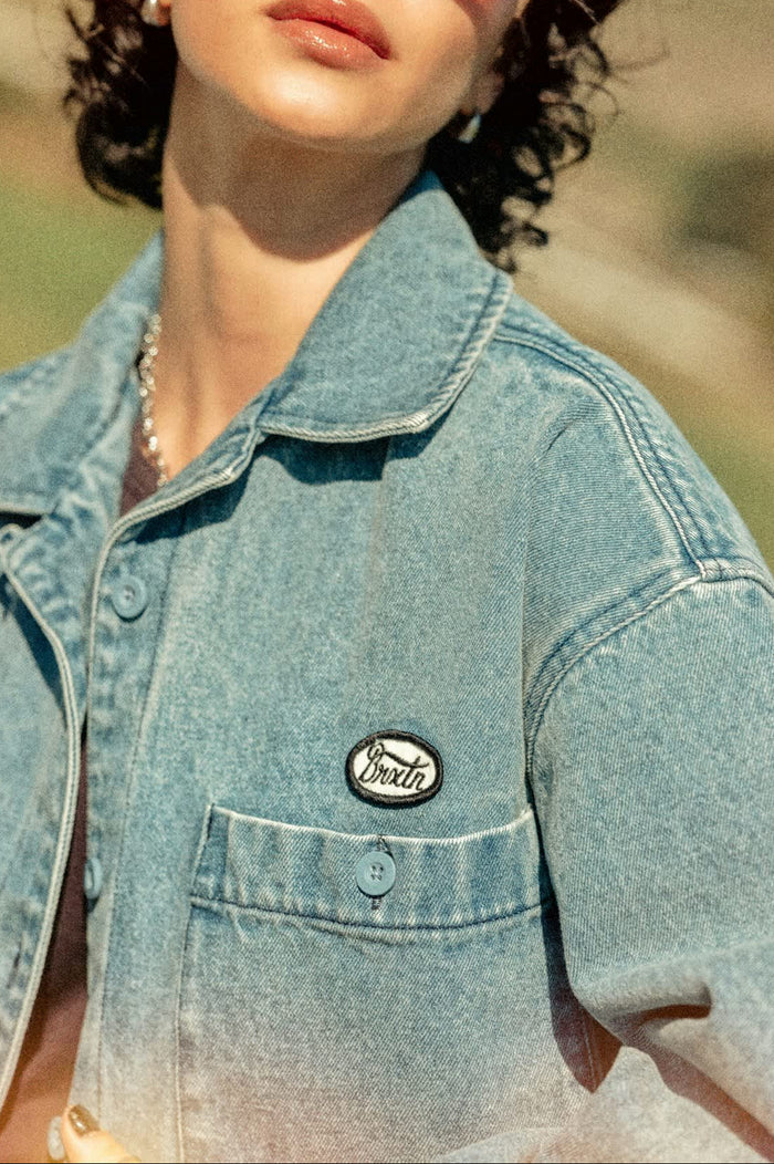 Women's Utopia L/S Overshirt in the color Light Denim - Additional Fit image