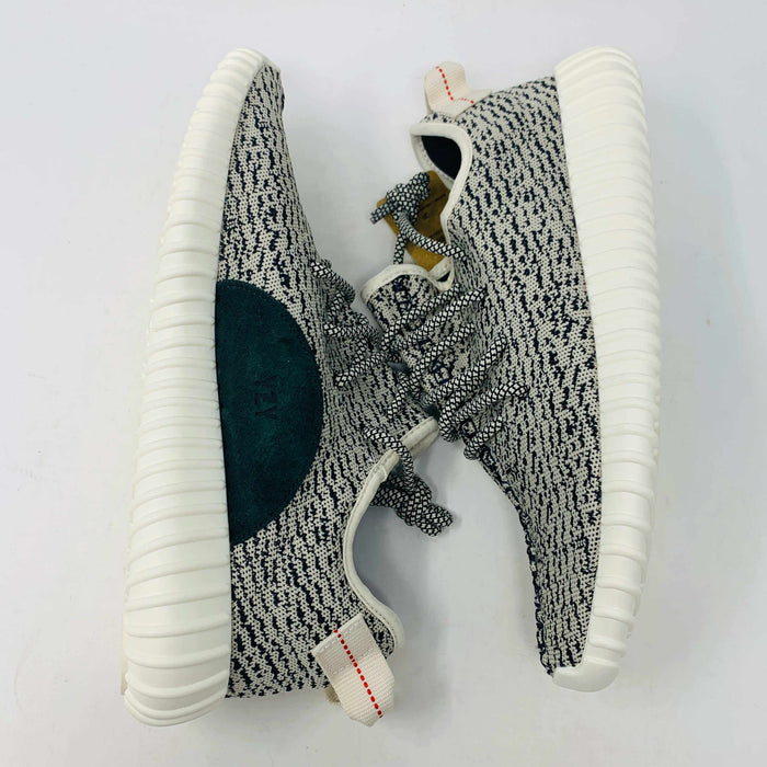 Yeezy Boost 350 Turtledove 2022 sneaker with turtledove colorway and Boost technology.