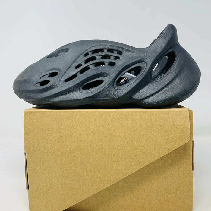 Yeezy Foam RNNR Onyx 2022 brand new black slip-on sneaker with lightweight foam cushioning and futuristic design